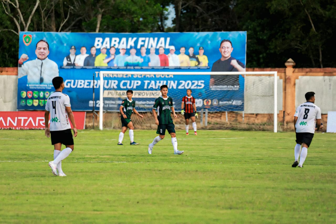 Gubernur Kalteng Agustiar Sabran Bersama Wagub Kalteng Edy Pratowo Buka Babak Final Turnamen Sepak Bola Gubernur Cup 2025