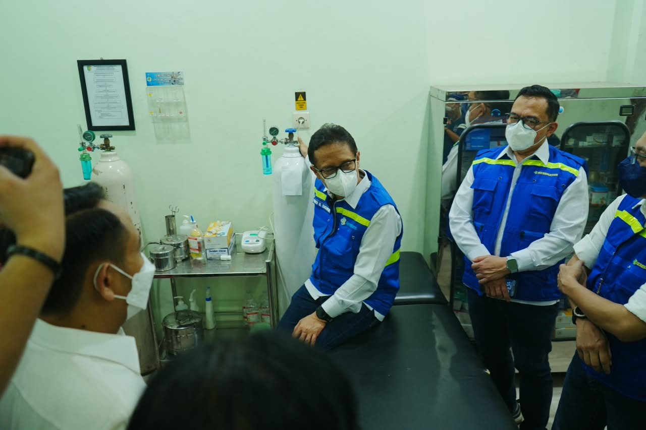 Menkes Budi Gunadi Sadikin dan Gubernur Agustiar Sabran Tinjau Kesiapan Fasilitas Kesehatan Hadapi Dampak Karhutla