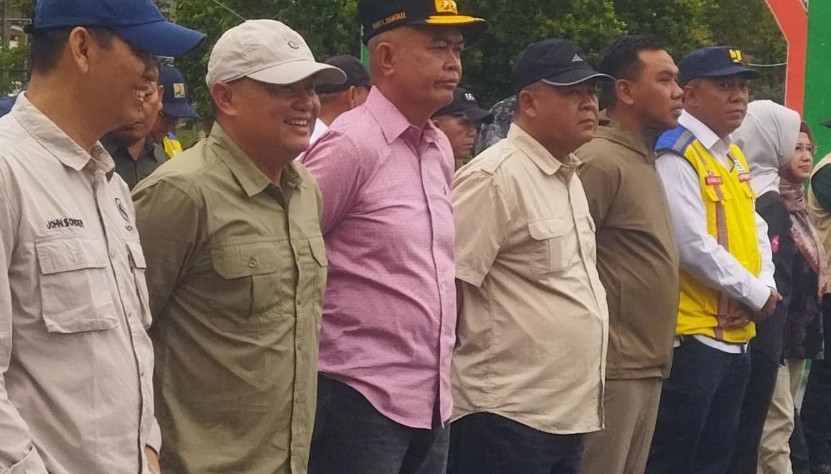Plt. Kadis Ketahanan Pangan Prov. Kalteng Ikuti Pelepasan Pengiriman Bantuan Darurat Bencana Banjir
