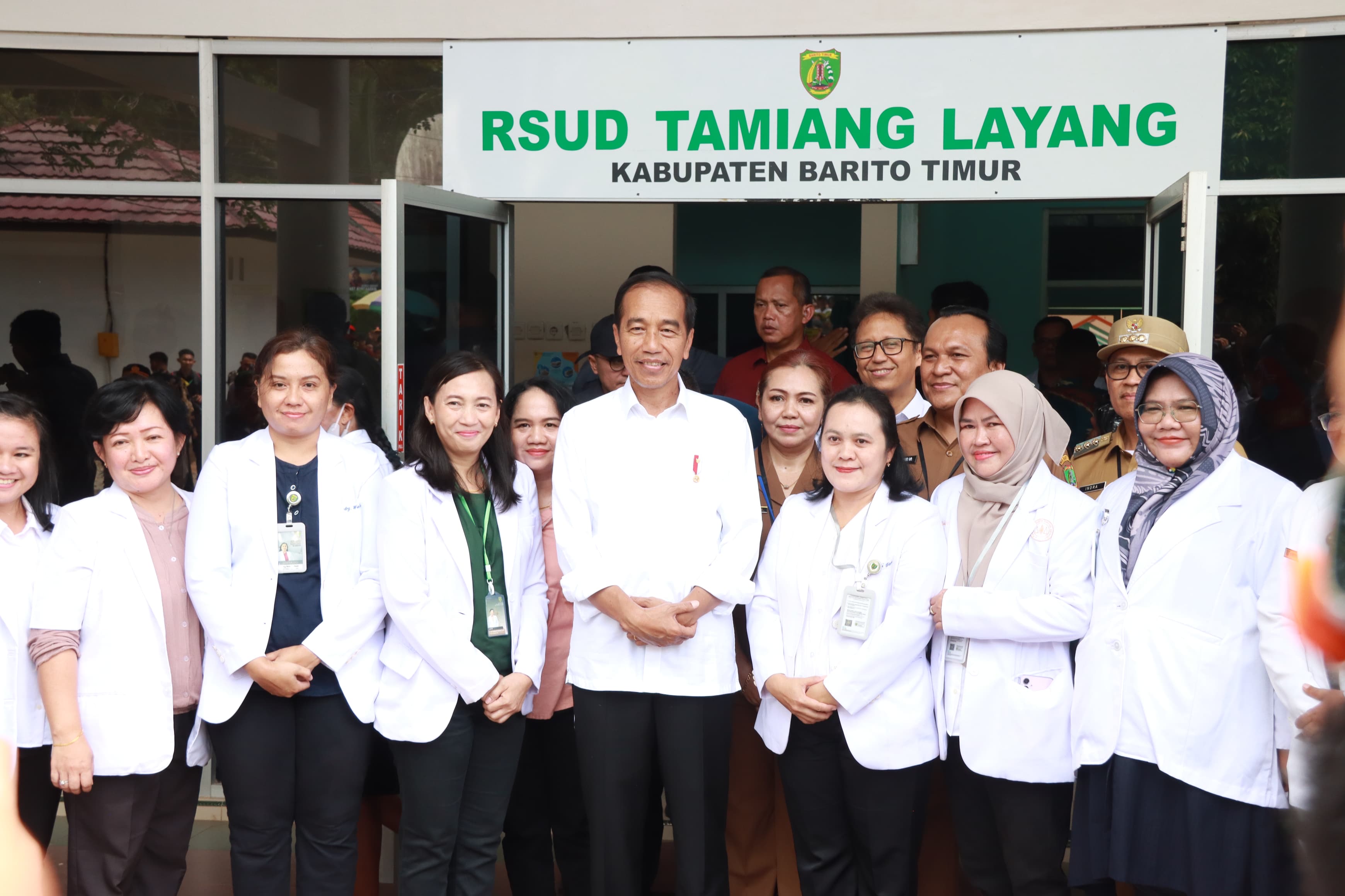 Gubernur Kalteng Sugianto Sabran Dampingi Presiden Republik Indonesia (RI) Joko Widodo Lakukan Peninjauan di RSUD Tamiang Layang