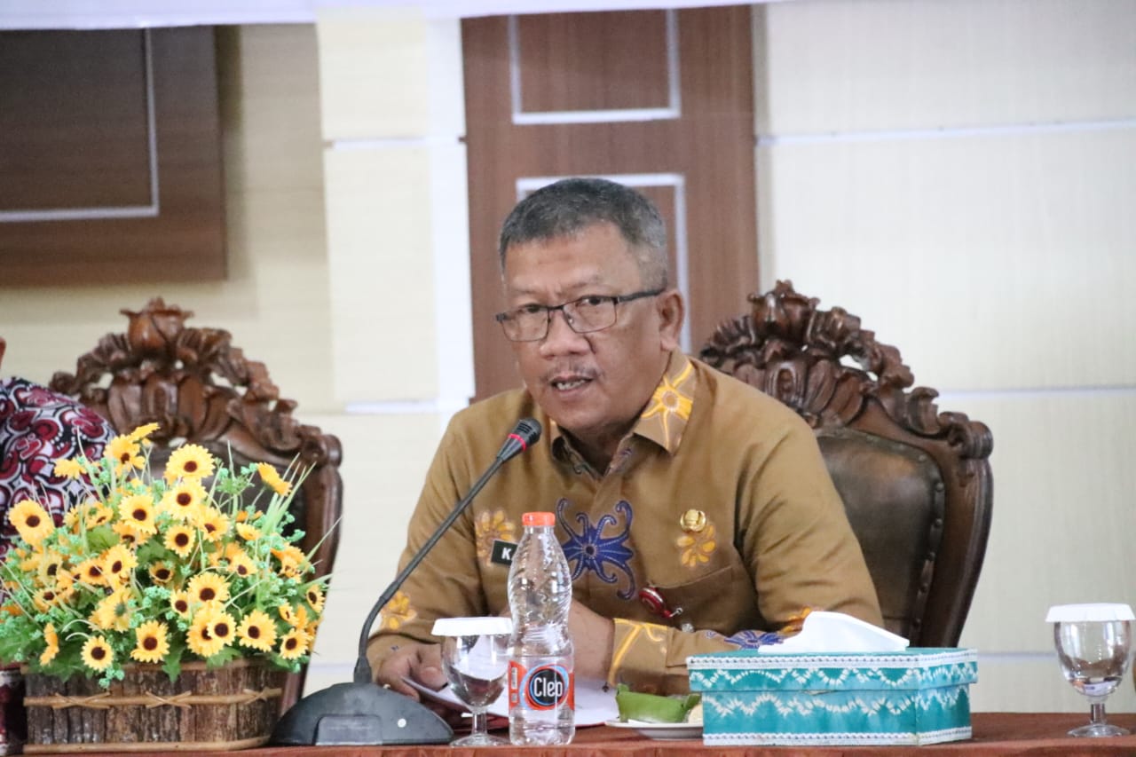 Kepala Kesbangpol Prov. Kalteng Buka Monev Perluasan Kesempatan Kerja