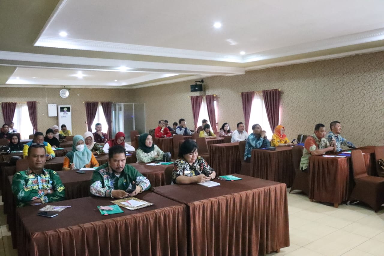 Kepala Kesbangpol Prov. Kalteng Buka Monev Perluasan Kesempatan Kerja