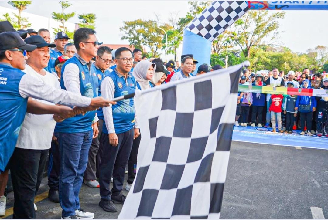 Peluncuran Turnamen Olahraga Gubernur Cup, Wagub Kalteng Edy Pratowo Lepas Jalan Sehat