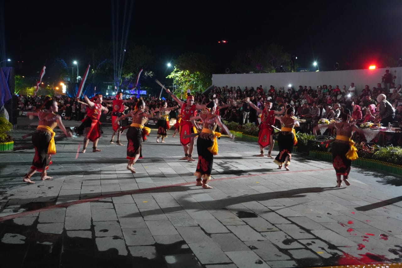 Asisten Ekbang Sri Widanarni buka Opening Ceremony Central Kalimantan Creative Carnival