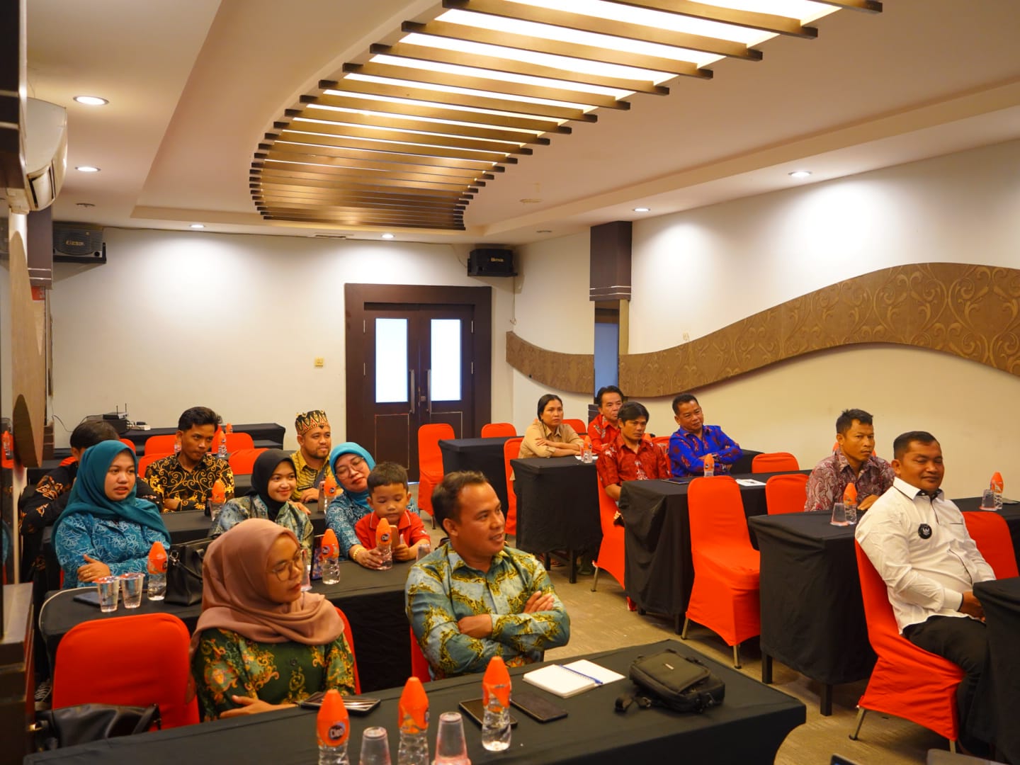 Kaban Kesbangpol Katma F. Dirun Jadi Narasumber Dalam Pelatihan Peningkatan Kapasitas Aparatur Pemerintah Desa dan Pengurus Kelembagaan Desa