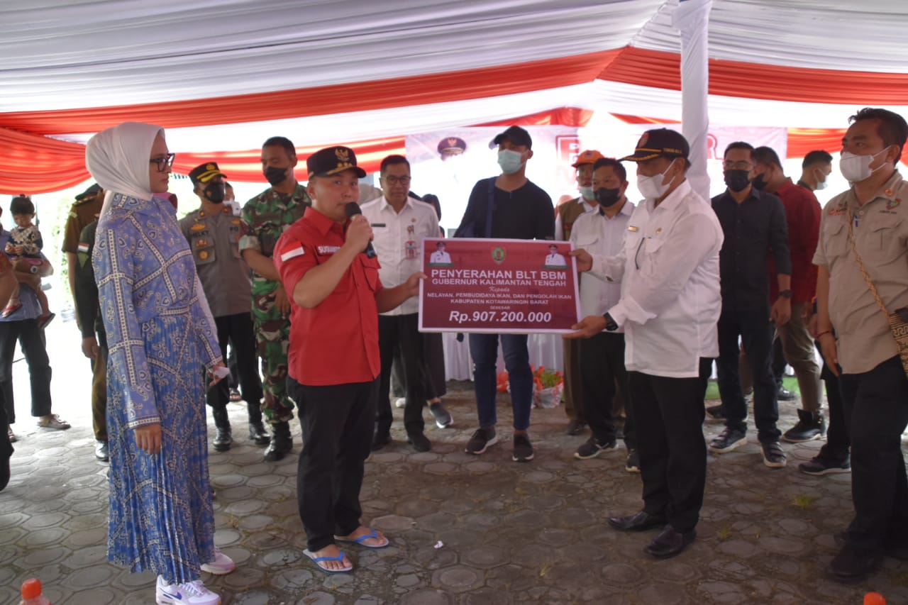 Gubernur Kalteng Tinjau Pasar Murah Dan Pasar Penyeimbang Di Halaman Masjid Nurul Syajaroh