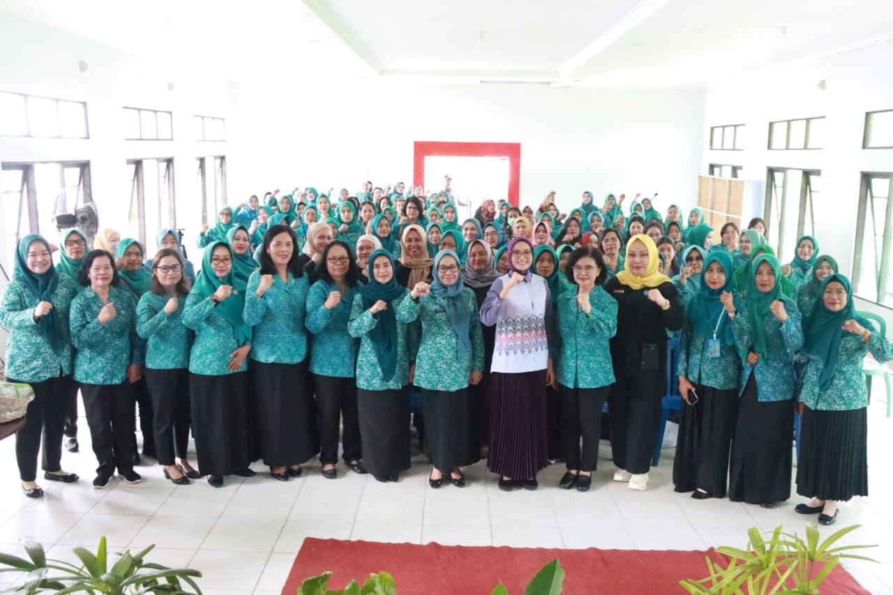 Ketua TP-PKK Prov. Kalteng Ivo Sugianto Sabran Buka Bimtek Pelaksanaan 10 Program Pokok PKK ke Kabupaten/Kota se Kalteng