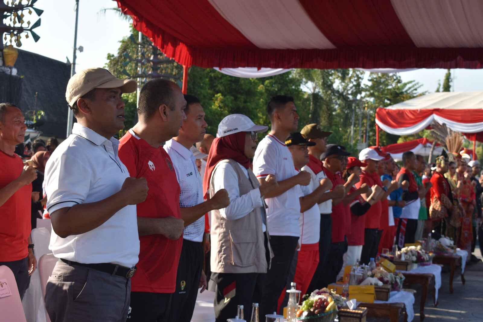 DLH Prov. Kalteng Lakukan Pembagian Bibit Tanaman Kepada Masyarakat