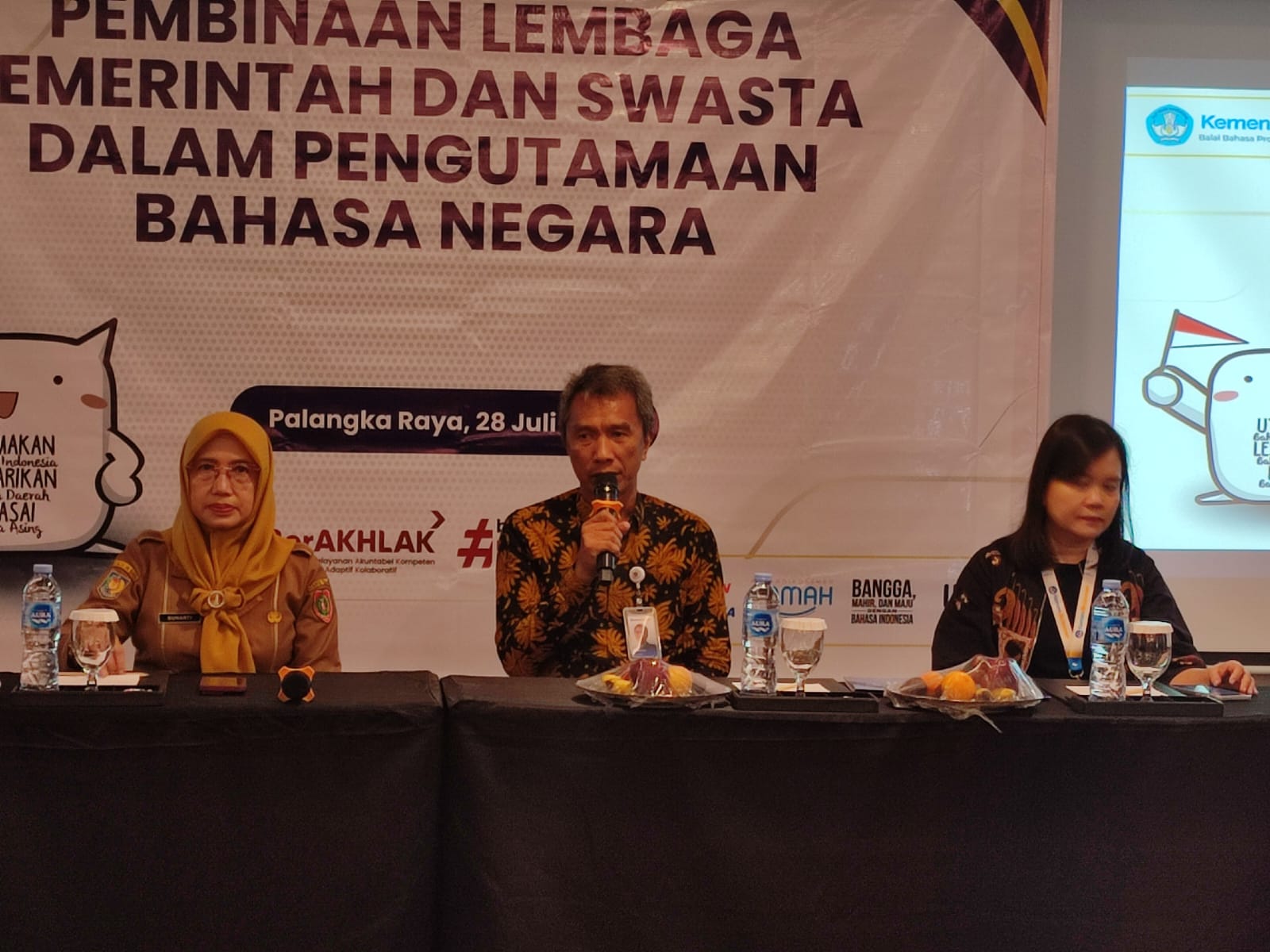 Asisten Administrasi Umum Setda Kalteng Sunarti Buka Pembinaan Pengutamaan Bahasa Negara 2026