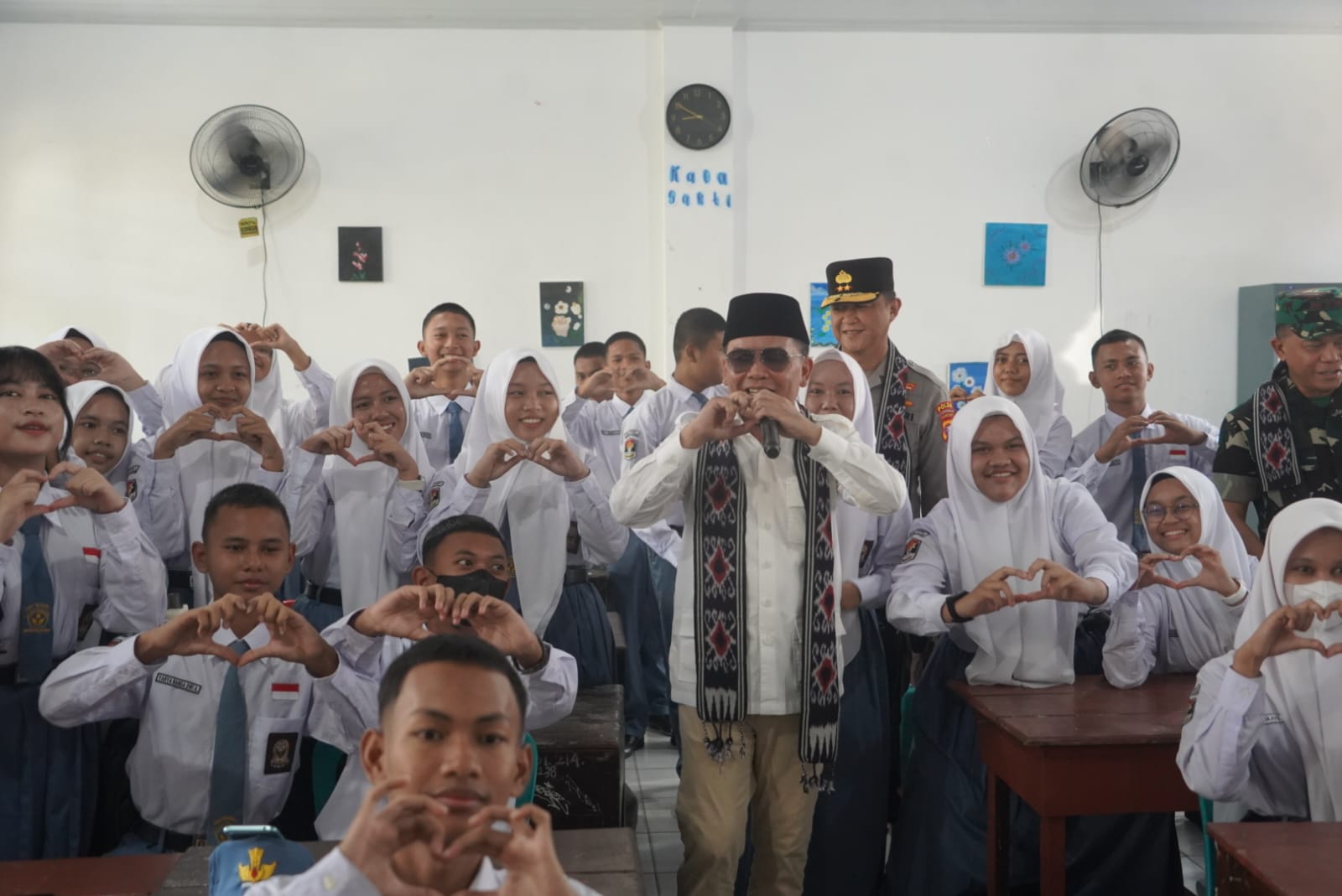 Kunjungi SMAN 1 Pangkalan Bun, Gubernur Agustiar Sabran Dorong Pelajar Berani Bermimpi Besar