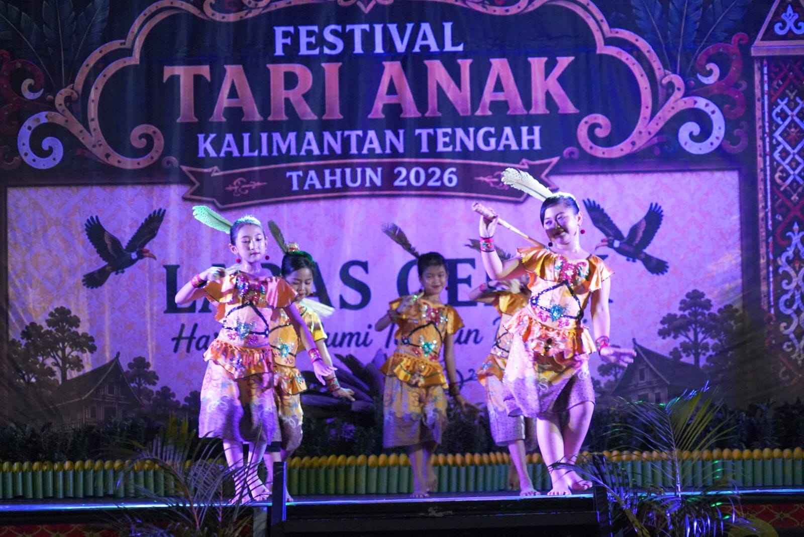 Ketua TP PKK Aisyah Thisia Agustiar Sabran Resmikan Pembukaan Festival Tari Anak Kalteng Tahun 2026