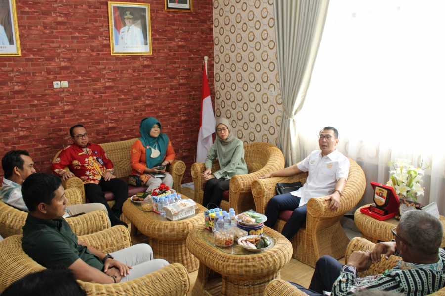 Kaban Kesbangpol Prov. Kalteng Katma F. Dirun Terima Kunjungan Deputi VIII BIN