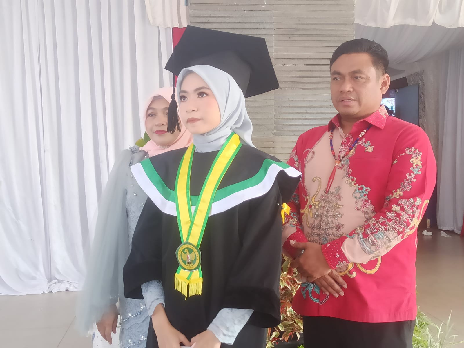 Sahli Gubernur Bidang KSDM Suhaemi Hadiri Acara Sidang Terbuka Senat UPR Wisuda Program Pascasarjana dan Sarjana Periode Bulan Agustus Tahun 2023