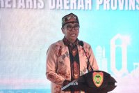 Plt. Sekda Prov. Kalteng Leonard S. Ampung Menyerahkan Piagam Penghargaan Pemenang SIDARA Award Tahun 2025
